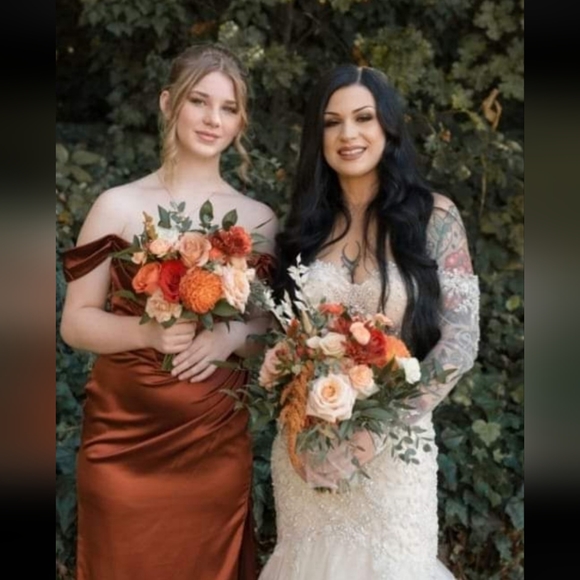 Meet your Posher, Amanda - Picture 2 of 2